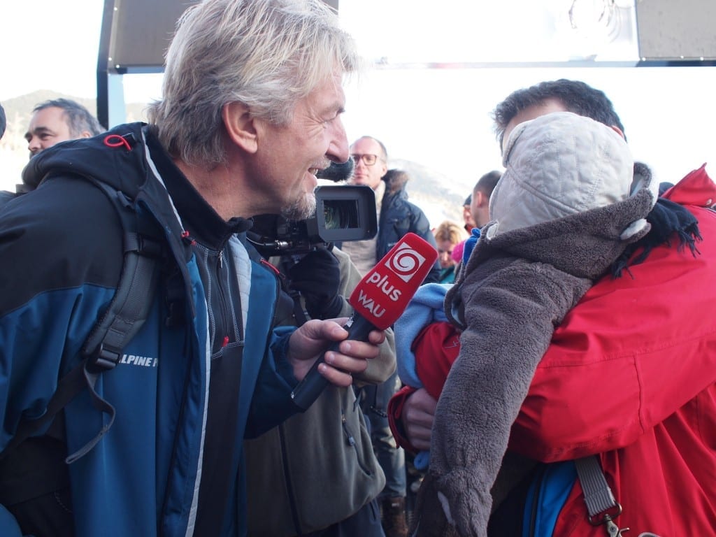 Chrucz zaczyna sam udzielać wywiadów międzynarodowym dziennikarzom.