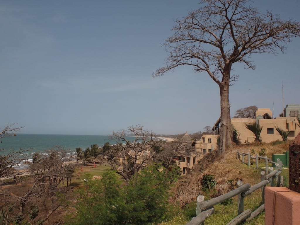 Wybrzeże Atlantyku jest zabudowane hotelami, ale Gambia ma swój styl