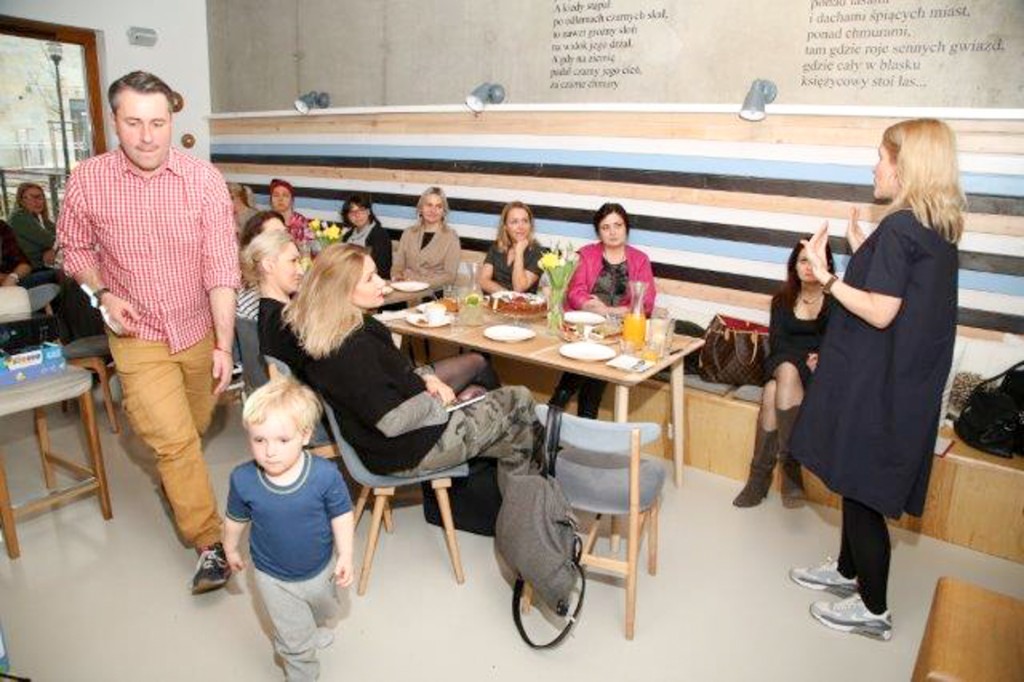 Gosia Ohme mówi o autonomii, a ja biegam za Chruczem fot: WBF Agencja Fotograficzna