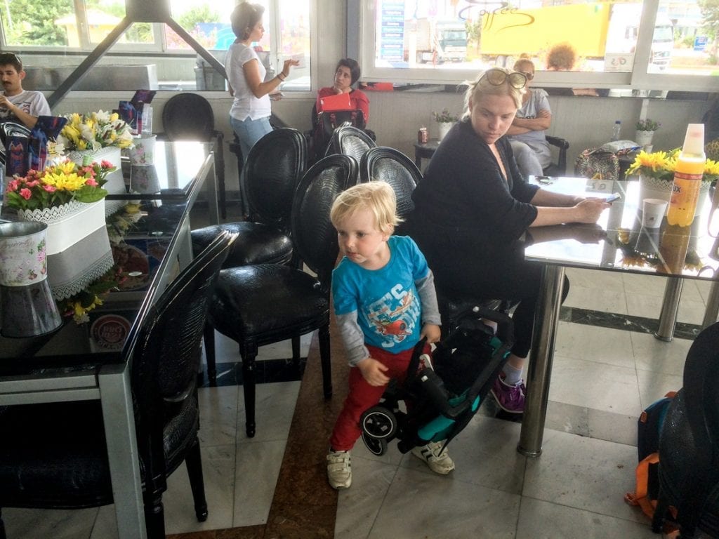 Istmos – dworzec autobusowy