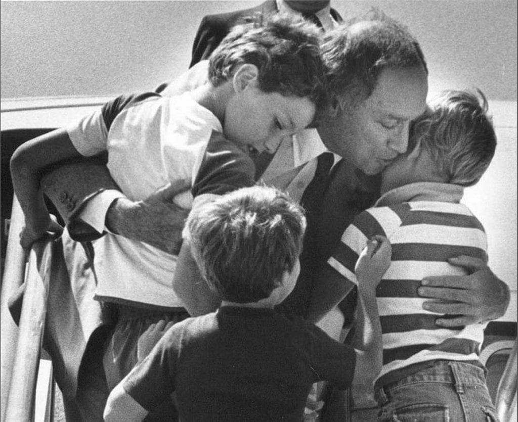 Pierre Trudeau był troskliwym i czułym ojcem dla trójki swoich dzieci.