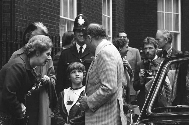 Pierre Trudeau do Londynu na spotkanie z Margaret Thatcher pojechał z synem.