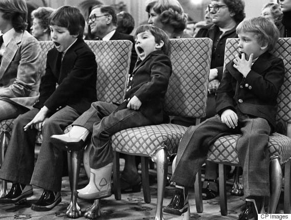 Zaprzysiężenie Pierre'a Trudeau jako kanadyjskiego premiera w marcu 1980 roku. Drugi od lewej ziewa Justin – przyszły kanadyjski premier.