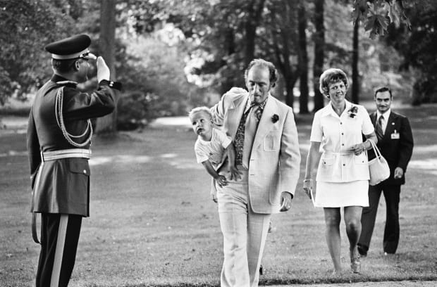 Pierre Trudeau z synem – Justinem.