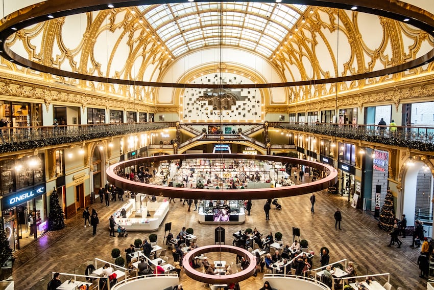 Stadsfeestzaal – złote centrum handlowe w Antwerpii.