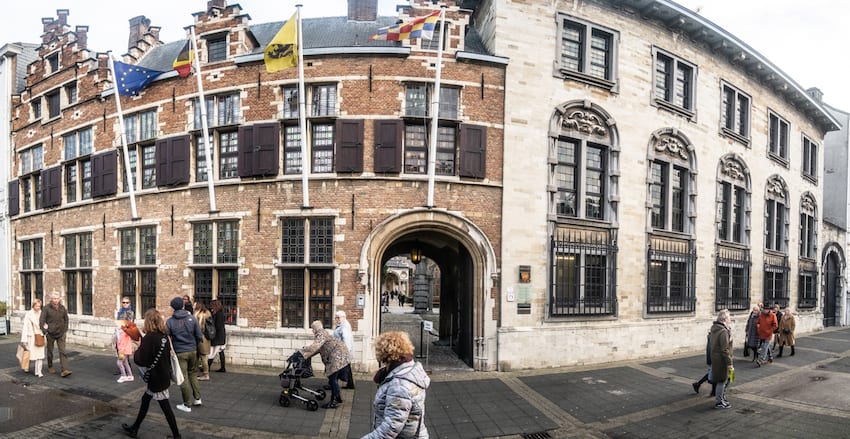 Dom Petera Paula Rubensa (Rubenshuis) przy zaułku Warpen 9-11 w sercu miasta.