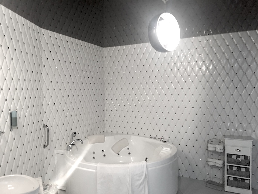 hotel lenart apartament biały